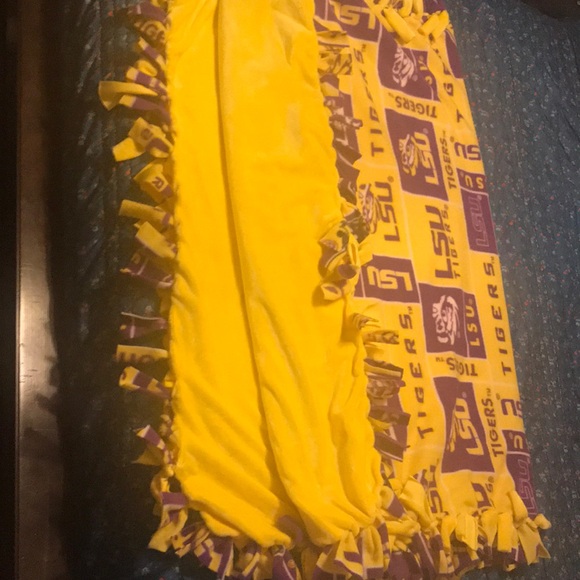 LSU Tigers tie blanket - Picture 1 of 1